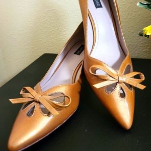 Joan & David Gold Shoes Size 6